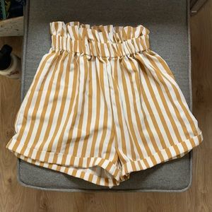 Super Cute flowy stripped shorts